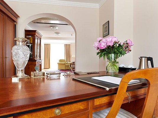 Arbeitszimmer Penthouse Lounge, Hotel Admiral Baden bei Wien Arbeitszimmer Penthouse Lounge, Hotel Admiral Baden bei Wien