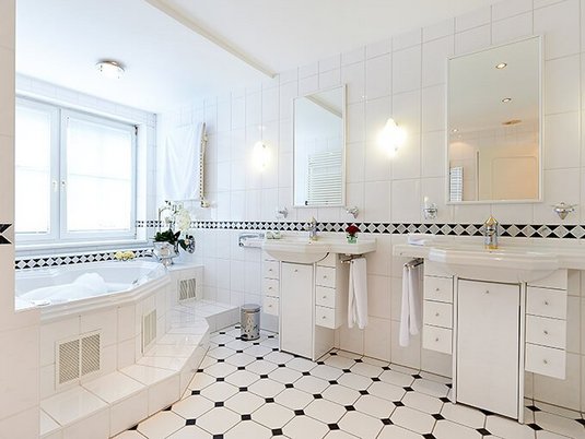 Badezimmer Penthouse Lounge, Hotel Admiral Baden bei Wien Badezimmer Penthouse Lounge, Hotel Admiral Baden bei Wien