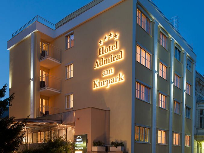 4-Sterne Hotel Admiral bei Nacht in Baden bei Wien