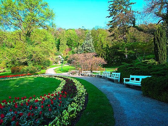 Spaziergang im Kurpark, Baden bei Wien Spaziergang im Kurpark, Baden bei Wien