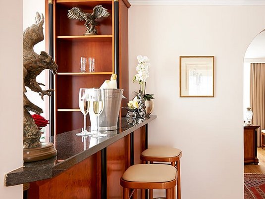 Bar Penthouse Lounge, Hotel Admiral Baden bei Wien Bar Penthouse Lounge, Hotel Admiral Baden bei Wien