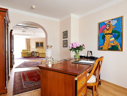 Arbeitszimmer Penthouse Lounge, Hotel Admiral Baden bei Wien Arbeitszimmer Penthouse Lounge, Hotel Admiral Baden bei Wien